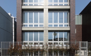 武庫川女子大学　生活環境4号館